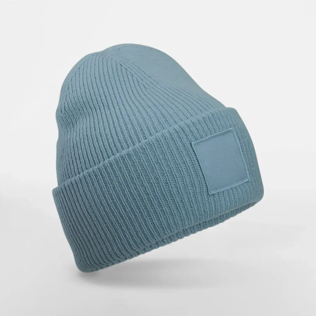 Muts met brede revers en toon-op-toon patch, dusty blue — productfoto 7