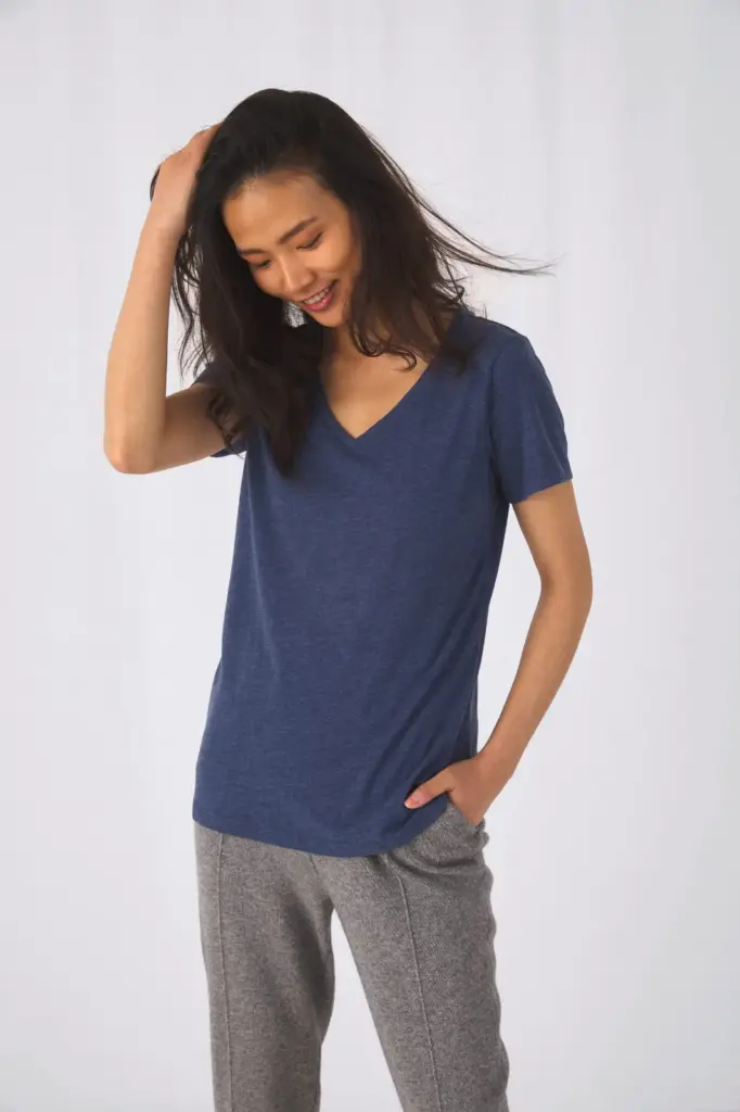 TriBlend V-neck TEE / Woman — productfoto 2
