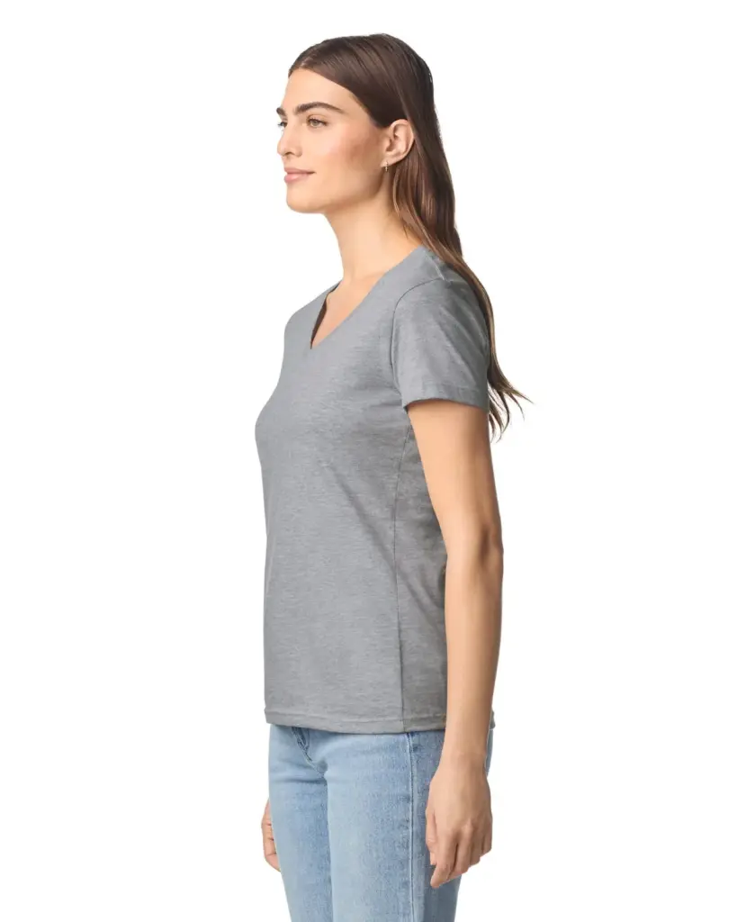 Softstyle® Fitted Ladies' V-neck T-shirt — productfoto 2