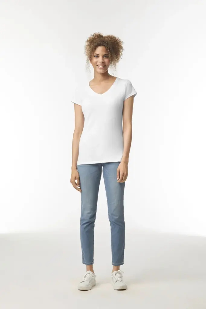 Softstyle® Fitted Ladies' V-neck T-shirt — productfoto 7