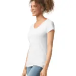 Softstyle® Fitted Ladies' V-neck T-shirt — productfoto 8