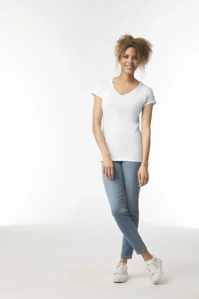Softstyle® Fitted Ladies' V-neck T-shirt — productfoto 12