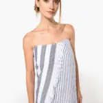 K132-3_2026 - Handdoekeninclusieflogo Gestreepte fouta met franjes