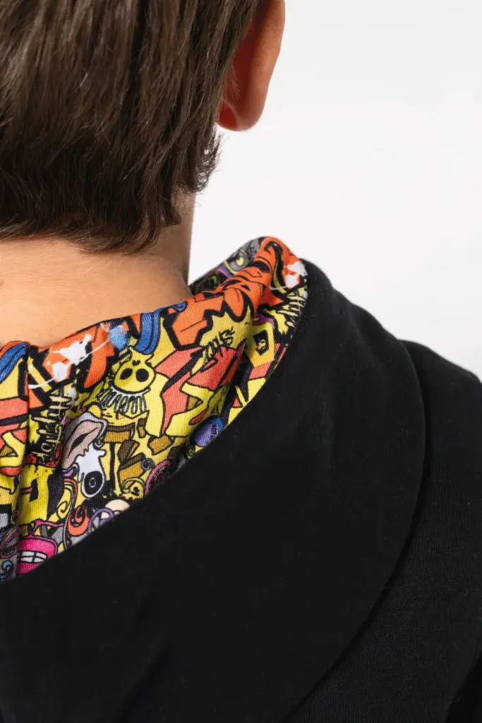 Sweater met contrasterende capuchon met motief — productfoto 6