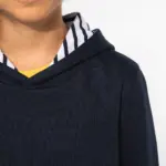 Sweater met contrasterende capuchon met motief — productfoto 13