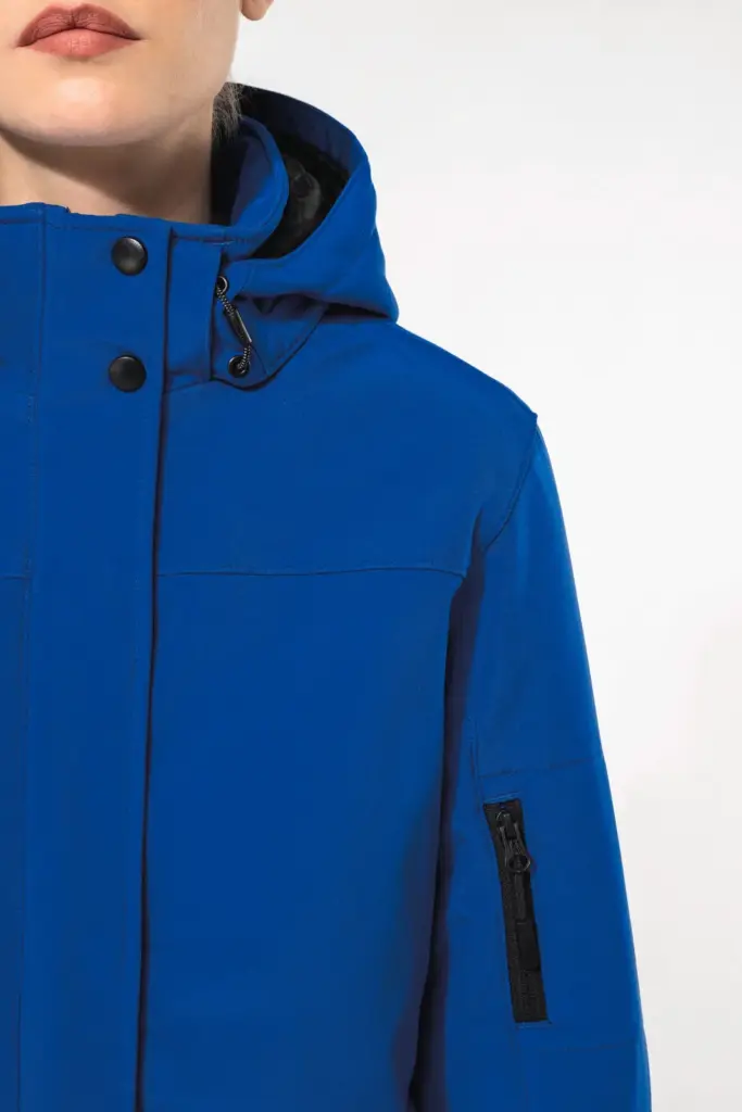 Gewatteerde softshell damesparka met capuchon — productfoto 3