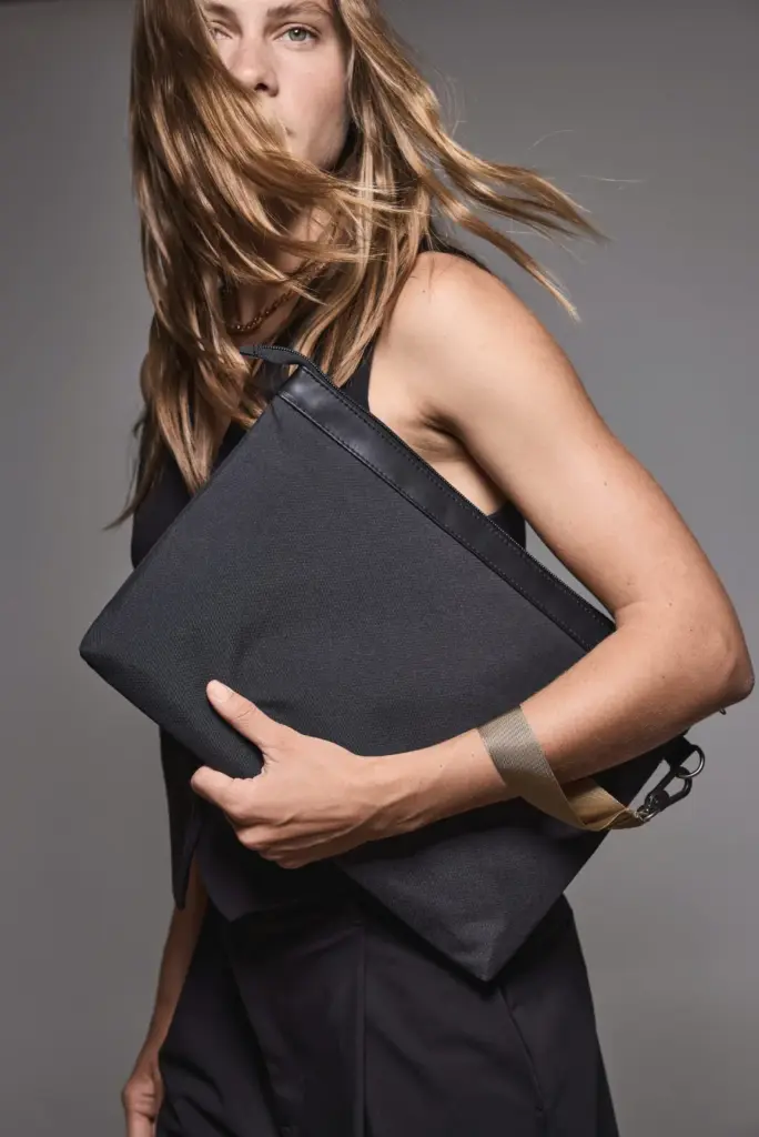 KI5305-2_2026 - Hidalgo Hoes voor documenten en laptop/tablet Kialma by K-loop — productfoto 2