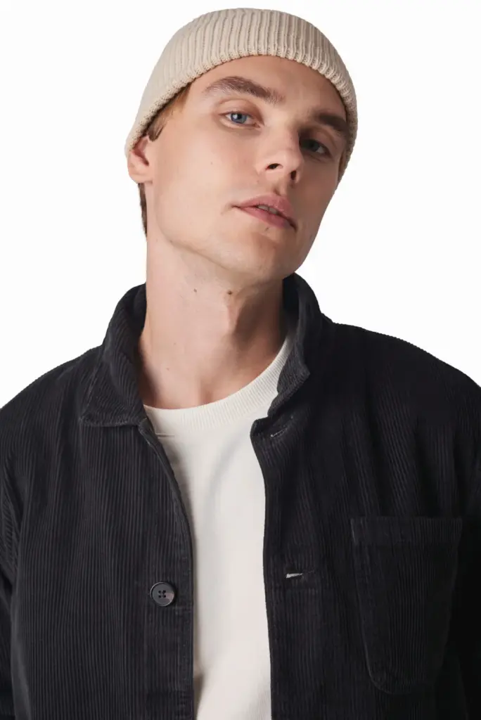 Geribde muts met omslag — productfoto 2