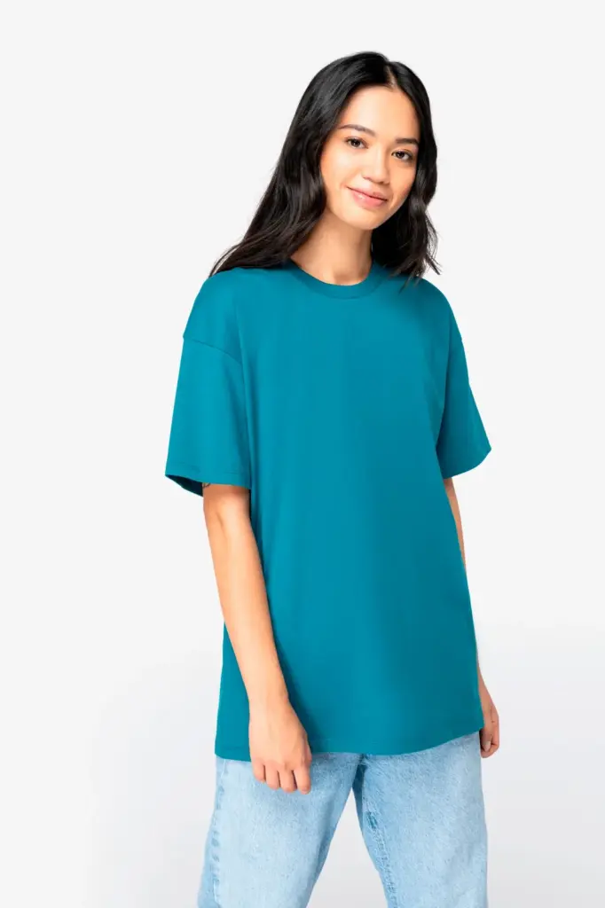 Ecologisch uniseks T-shirt met afhangende schouders — productfoto 4