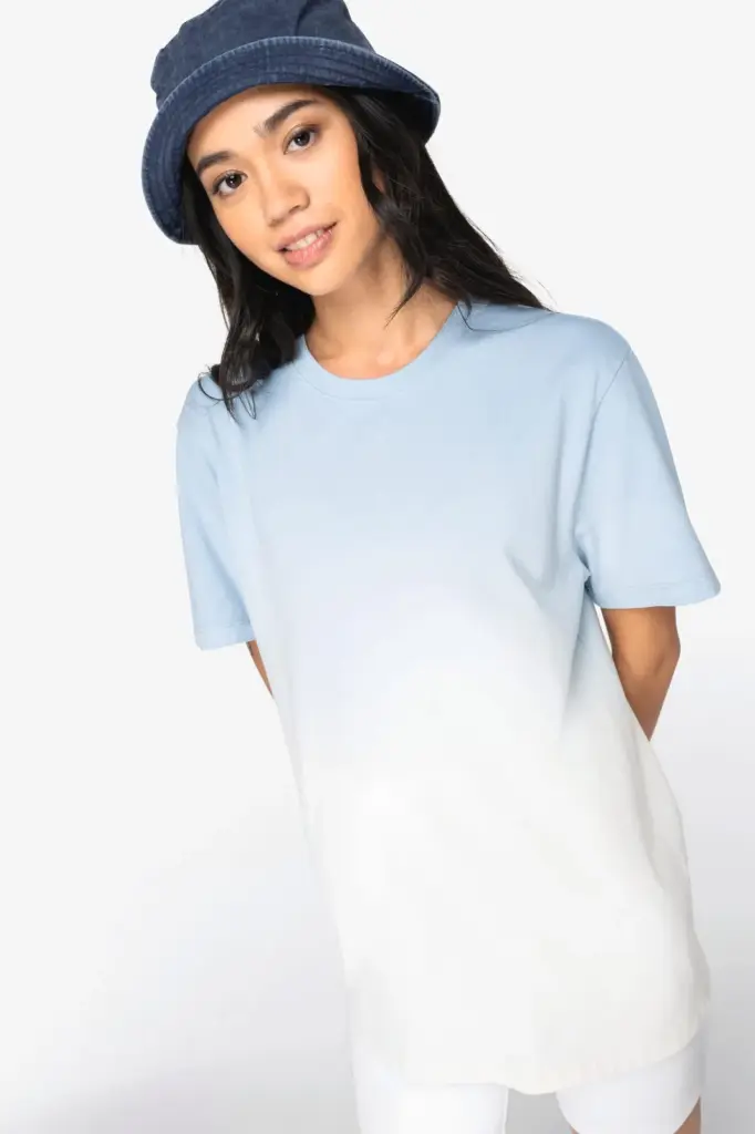 NS345-14_2023 - Hidalgo-werbeartikel Ecologisch uniseks Dip Dye T-shirt — productfoto 3