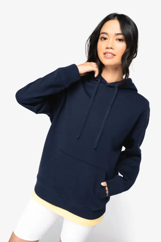 Ecologische uniseks sweater met capuchon en verlaagde schouders French Terry — productfoto 3