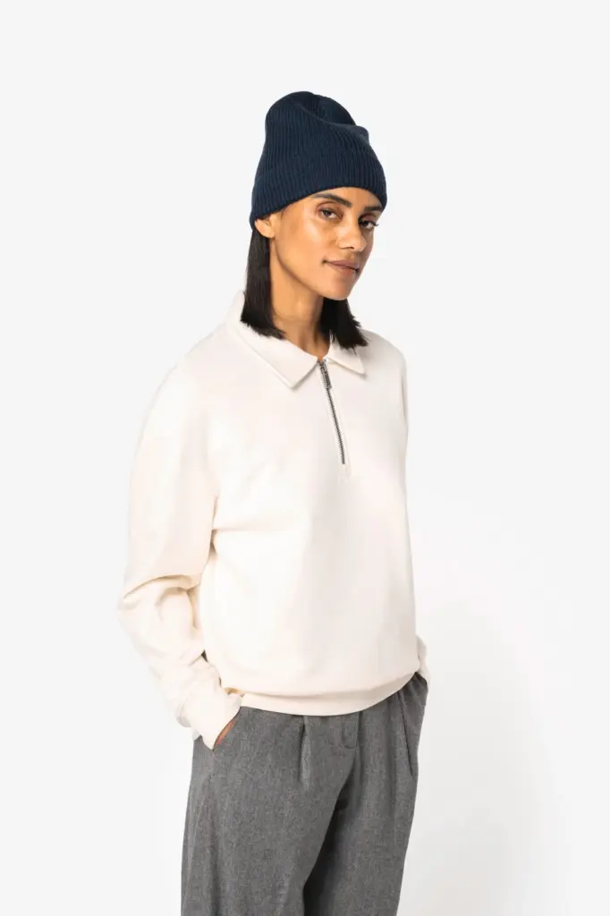 Ecologische uniseks sweater met kwartrits, polokraag en afhangende schouders — productfoto 4