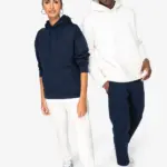 Ecologische uniseks sweater met capuchon en verlaagde schouders in geborsteld fleece — productfoto 2