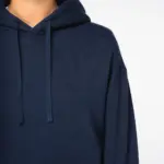 Ecologische uniseks sweater met capuchon en verlaagde schouders in geborsteld fleece — productfoto 4