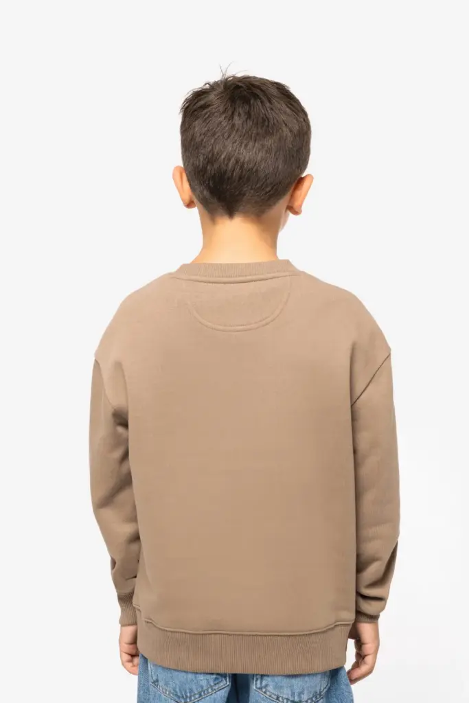 NS437-8_2025 - Hidalgo-werbeartikel Ecologische cropped kindersweater met ronde hals — productfoto 4