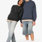 Duurzame oversized verwassen uniseks sweater met ronde hals — productfoto 2