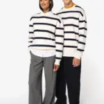 Ecologische gestreepte uniseks sweater met ronde hals en afhangende schouders — productfoto 2