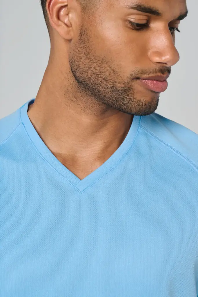 PA476-4_2025 - Sport Shirt ontwerpen Heren-sport-T-shirt V-hals — productfoto 4