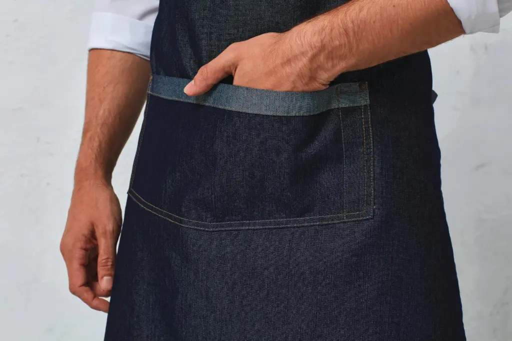 PR127-3_2024 - Hidalgo-werbeartikel Domain - Contrast denim halterschort — productfoto 4