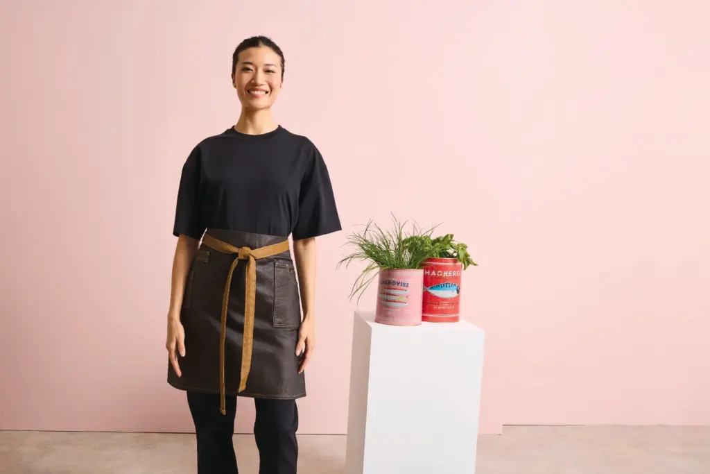 Division - Waxed look denim waist apron — productfoto 2