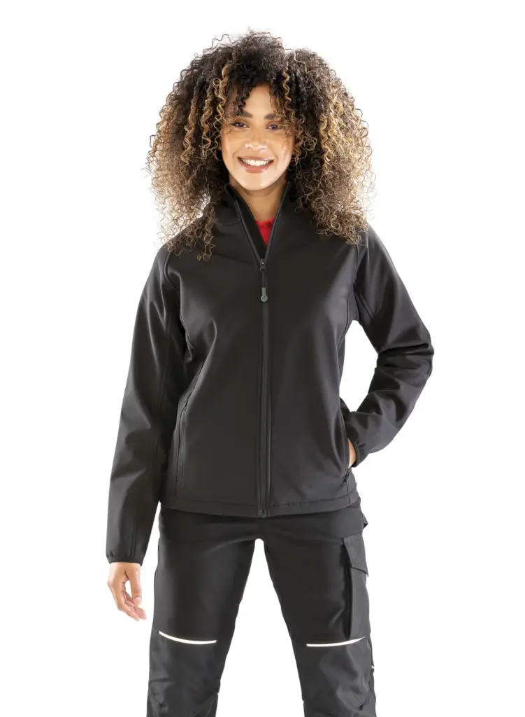 3-laagse gerecycleerde softshell met capuchon voor dames — productfoto 3