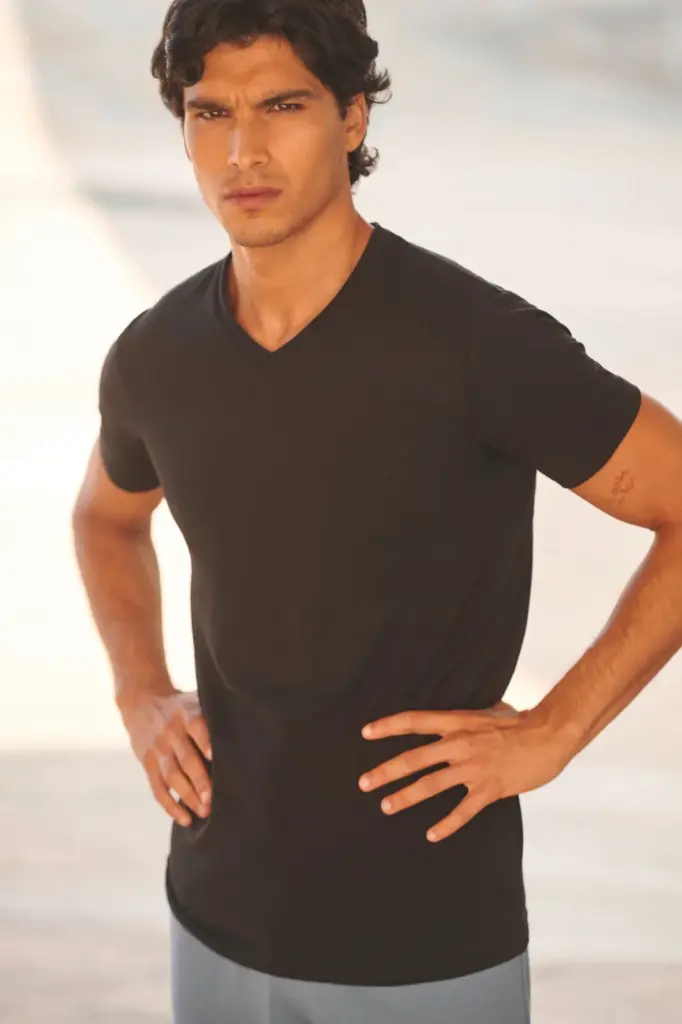 SFM122_2026 - Hidalgo-werbeartikel Men's Stretch Feel Good V-neck T-shirt — productfoto 2