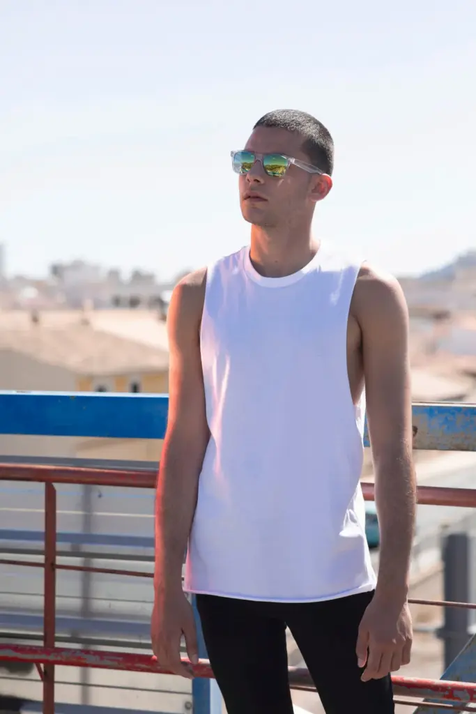 Uitlopende herentanktop — productfoto 2