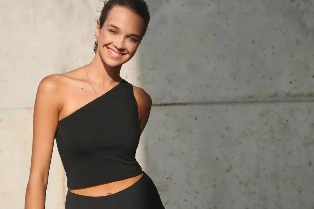 Asymmetrische top voor dames — productfoto 2