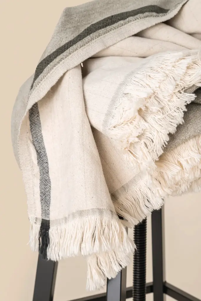 SP100-1_2025 - Handdoekeninclusieflogo Gestreepte Fouta — productfoto 3