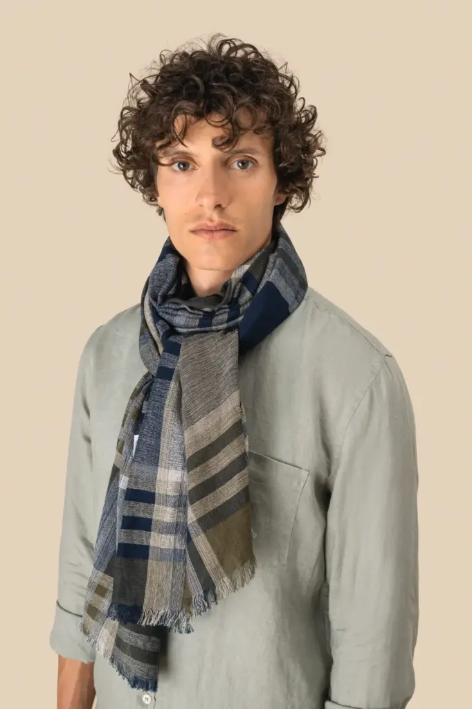 Uniseks tulbanddoek met ruit- en streepmotief.