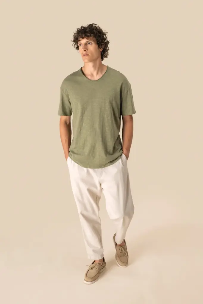 Ecologisch heren-T-shirt met slubhals en afhangende schouders — productfoto 2