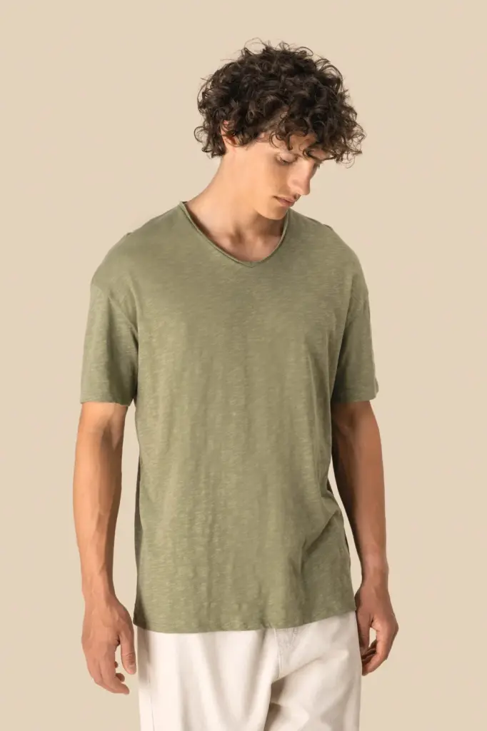 Ecologisch heren-T-shirt met slubhals en afhangende schouders — productfoto 4