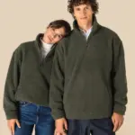 Uniseks sweater van sherpa met kwartrits en afhangende schouders