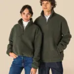 Uniseks sweater van sherpa met kwartrits en afhangende schouders — productfoto 3