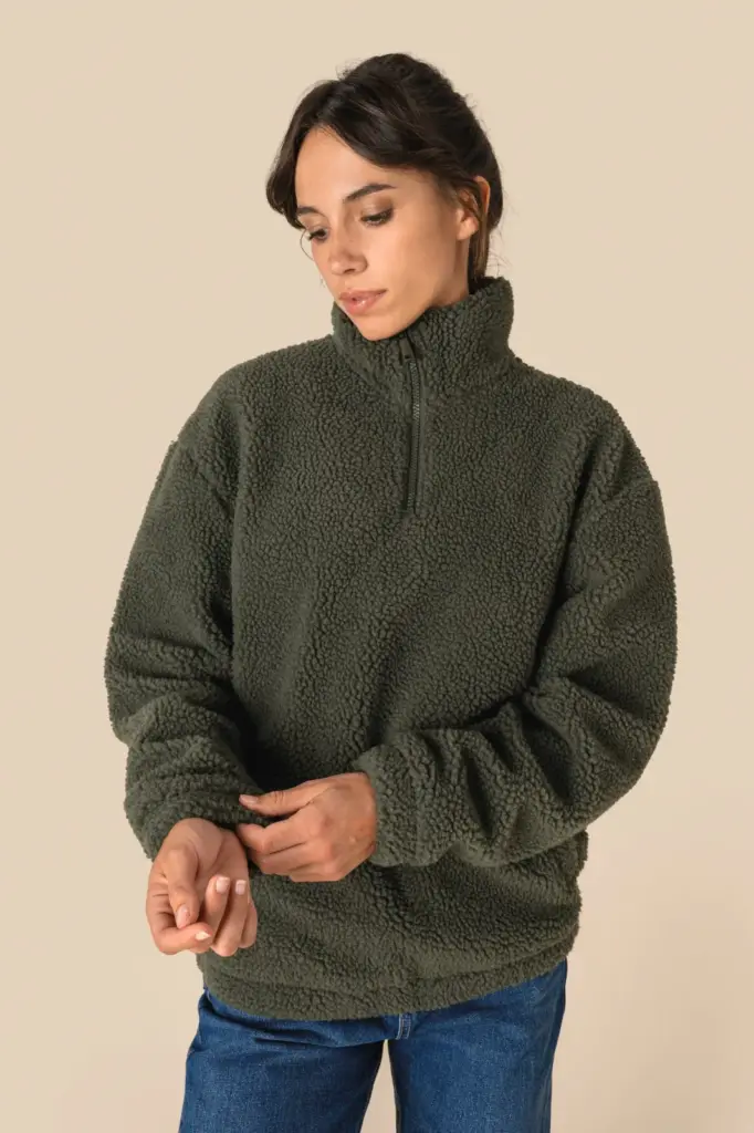 Uniseks sweater van sherpa met kwartrits en afhangende schouders — productfoto 4