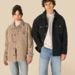 Uniseks sherpa-overshirt met afhangende schouders — productfoto 3