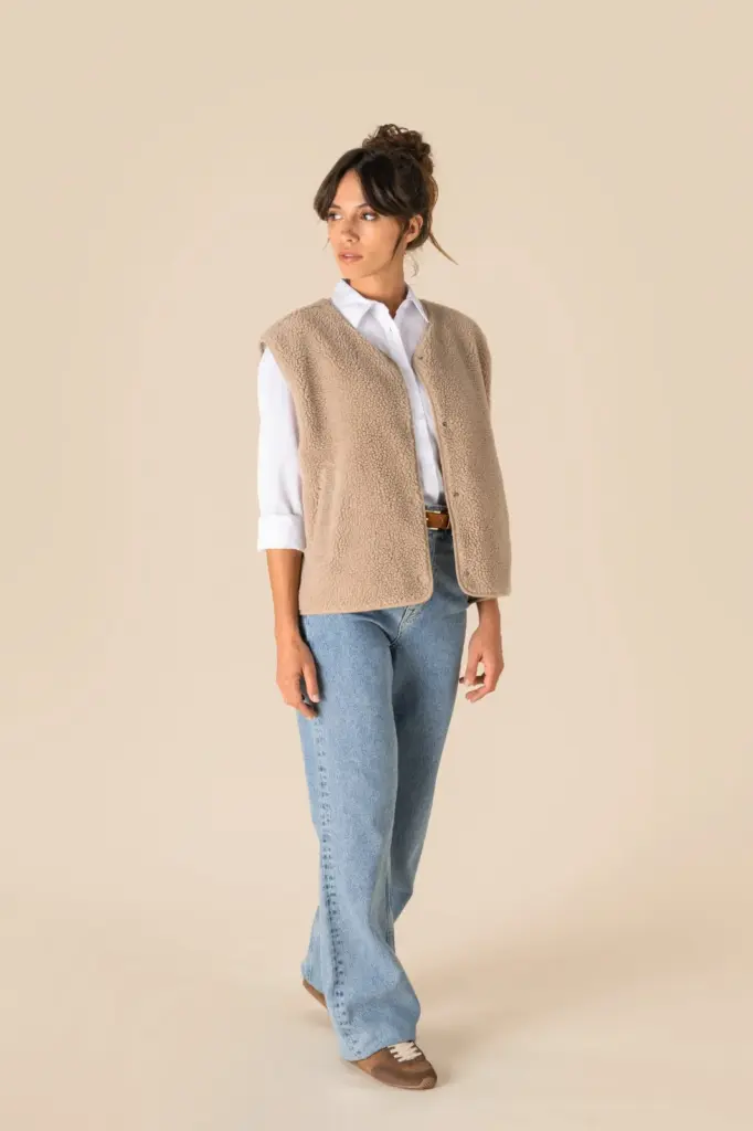 Mouwloos sherpa damesjasje — productfoto 2
