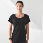 Dames scoop neck-t-shirt.