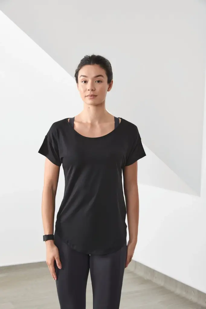 Dames scoop neck-t-shirt.