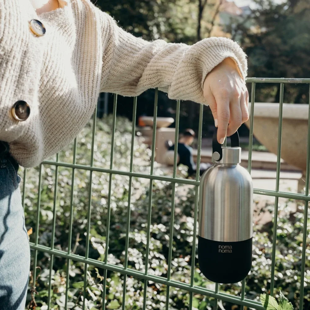 Noma Noma Recycled Steel Insulated Bottle 750 ml thermosfles productfoto 9 - Bidons & Shakers Noma Noma Recycled Steel Insulated Bottle 750 ml thermosfles — productfoto 9