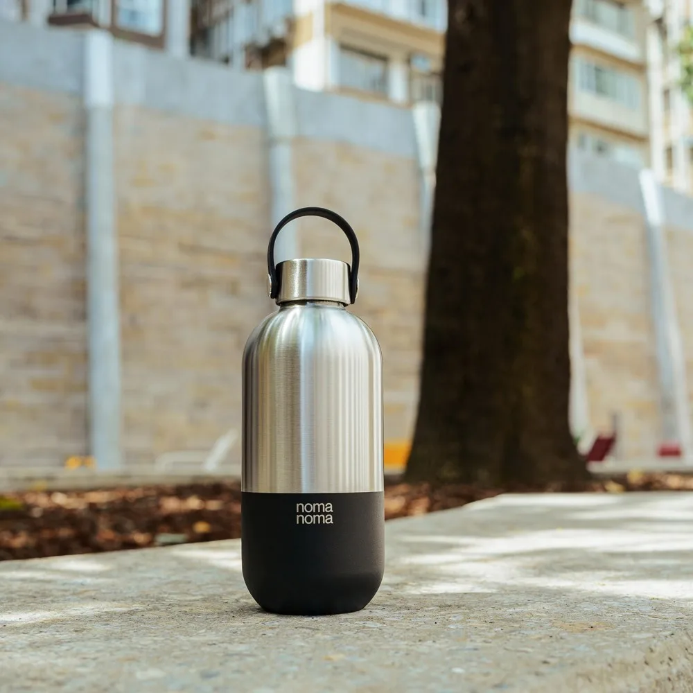 Noma Noma Recycled Steel Insulated Bottle 750 ml thermosfles productfoto 10 - Bidons & Shakers Noma Noma Recycled Steel Insulated Bottle 750 ml thermosfles — productfoto 10