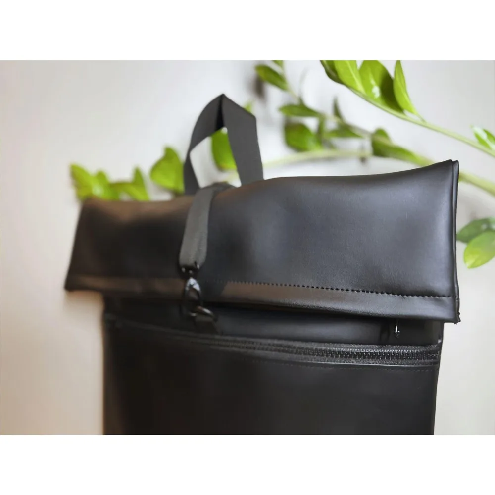 Custom 17 inch Laptop Backpack Fraenck James Tarpaulin — product photo 2