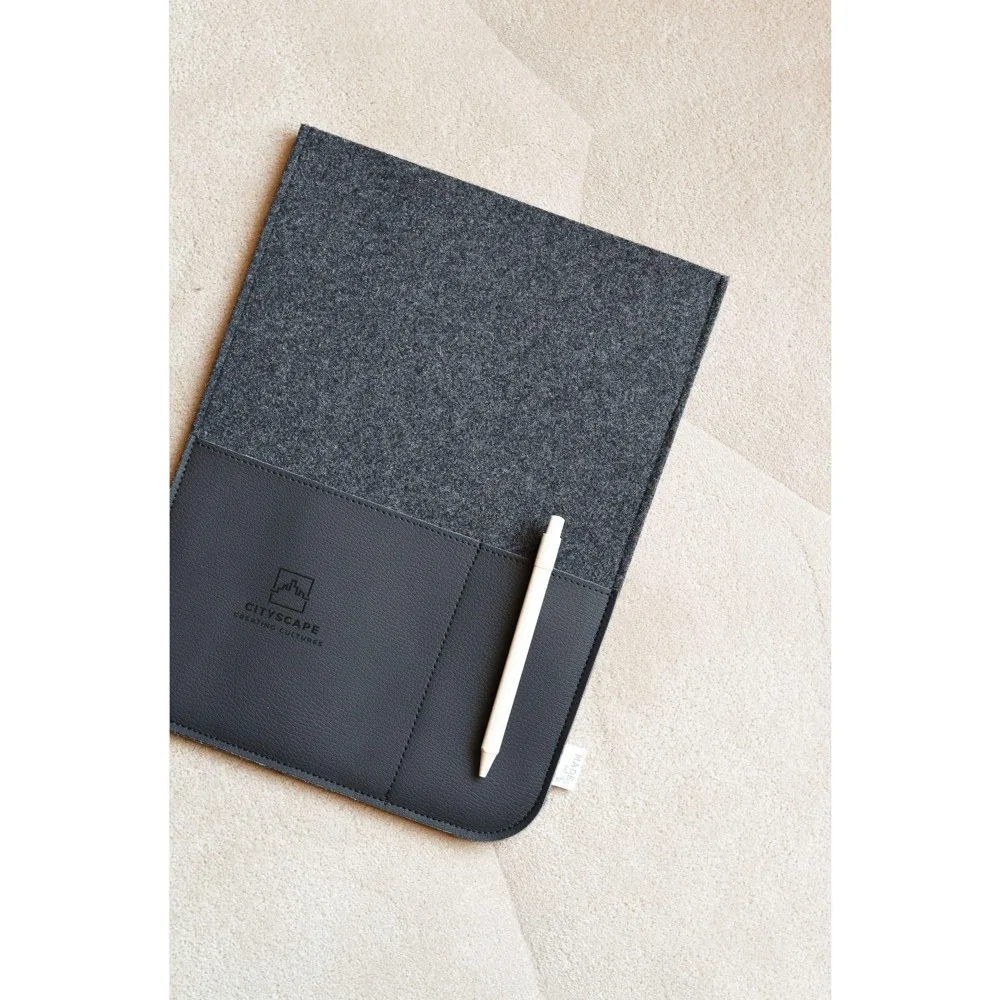 Laptop-Sleeve 16 Zoll bedrucken nachhaltig Filz Apfelleder — Produktfoto 7