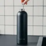 Waterdrop Roestvrijstalen Fles met Stalen dop 600ml productfoto 8 - Hidalgo-werbeartikel Waterdrop Roestvrijstalen Fles met Stalen dop 600ml — productfoto 8