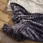 Sagaform Esther Fleece Plaid 130x170 cm — productfoto 3