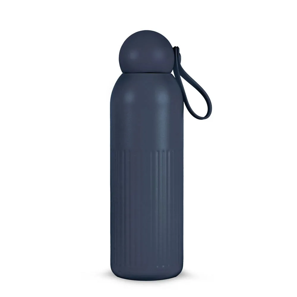 Sagaform Tekla stalen fles gerecycled 500 ml donkerblauw - Hidalgo-werbeartikel Sagaform Tekla stalen fles (gerecycled) 500 ml, donkerblauw