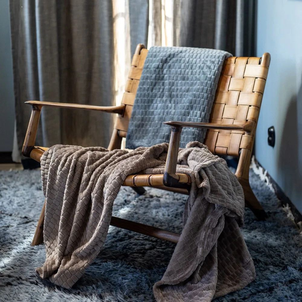 Kosta Linnewafveri Fleece deken Jaquard 130x170 cm productfoto 3 - Hidalgo Kosta Linnewafveri Fleece deken Jaquard 130x170 cm — productfoto 3