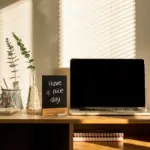 Krijtbord in houten standaard — productfoto 4