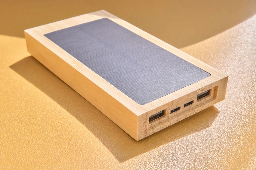 Powerbank Elz | Bamboe | Solar | 10000 mAh productfoto 10 - Hidalgo Powerbank Elz | Bamboe | Solar | 10.000 mAh — productfoto 10