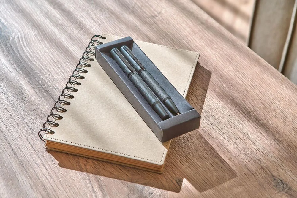 Set van metalen en ecobrass pennen Adel productfoto 8 - Hidalgo-werbeartikel Set van metalen en ecobrass pennen Adel — productfoto 8